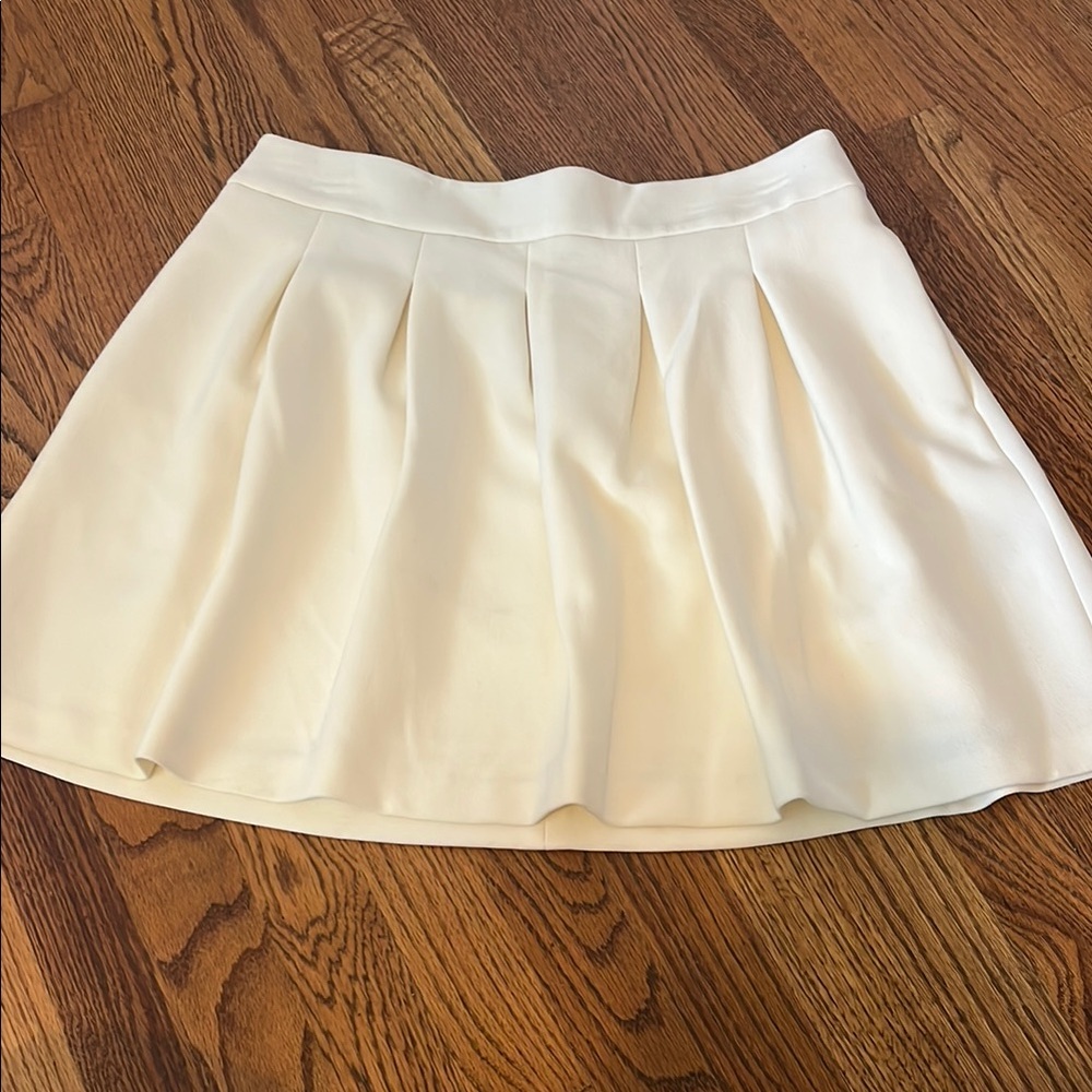 NWOT Banana Republic White Pleated Mini Skirt